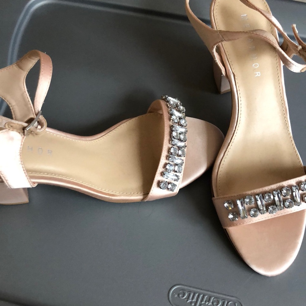 Metaphor TAN and Silver 61/2 satin